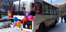 Ավստրալիայի հայ համայնքի կողմից նվեր ենք ստացել նոր շատ հարմարավետ և գեղեցիկ ավտոբուս՝ Զառիթափ նոր Ազնաբերդ բնակավայրից Խնձորուտ դպրոցական երեխաներին տեղափոխելու համար: