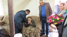 Վայոց ձորի մարզպետը շնորհավորել է Վարդանուշ տատիկի հարյուրամյակը