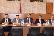   ՀՀ Վայոց ձորի  մարզպետ Կոլյա Միքաելյանն  ու ՀՀ առողջապահական և աշխատանքի տեսչական մարմնի ղեկավար Սլավիկ Սարգսյանն անցկացրել են աշխատանքային խորհրդակցություն