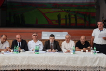 Վայոց ձորի մարզպետ Կոլյա Միքաելյանի գլխավորած աշխատանքային խմբի անդամները հանդիպել են Վերնաշեն բնակավայրի բնակիչների հետ Վայոց ձորի մարզպետ Կոլյա Միքաելյանի գլխավորած աշխատանքային խմբի անդամները հանդիպել են Վերնաշեն բնակավայրի բնակիչների հետ